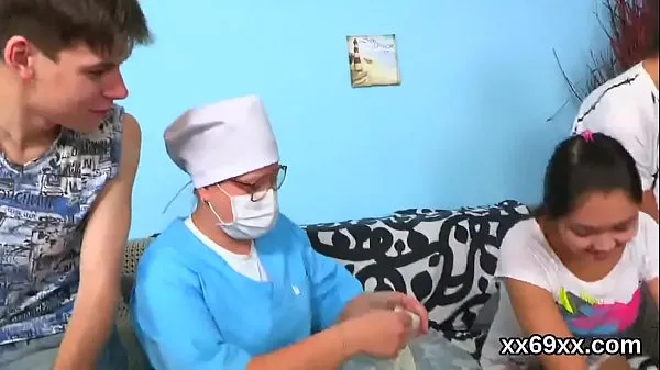 XXX Man assists with hymen physical and drilling of virgin cutie 신선한 동영상