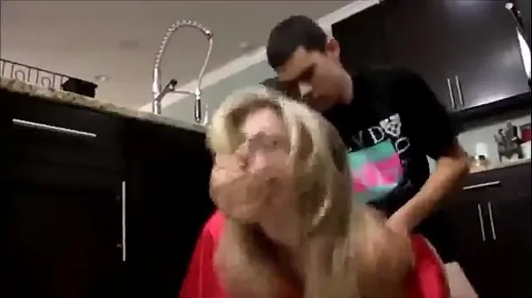 XXX Young step Son Fucks his Hot stepMom in the Kitchen φρέσκα βίντεο