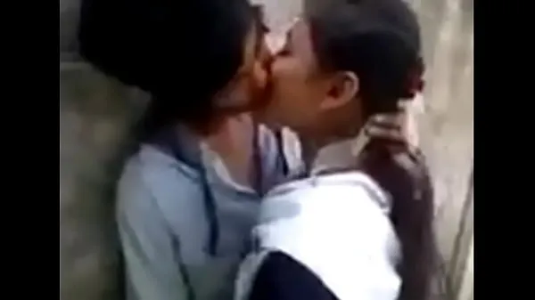 XXX تازہ ویڈیوز Hot kissing scene in college ہے