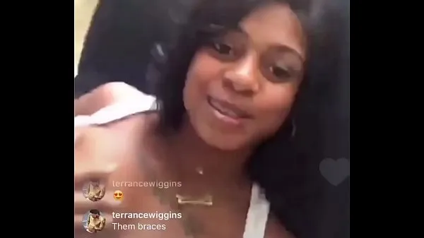 XXX Instagram live nipple slip 3 sveže videoposnetke