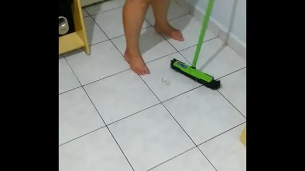 XXX girlfriend tidying the room φρέσκα βίντεο