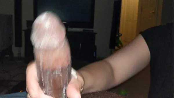 XXX Quick hand job after a long day nuovi video
