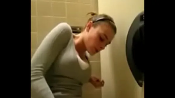 XXX Quickly cum in the toilet friske videoer
