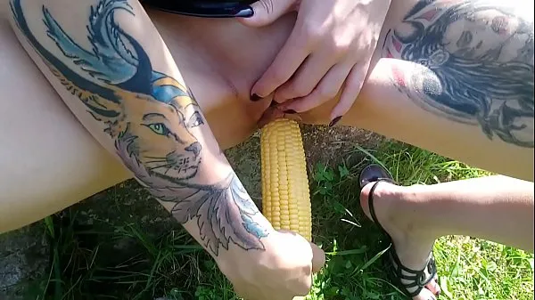 XXX Lucy Ravenblood fucking pussy with corn in public วิดีโอสด
