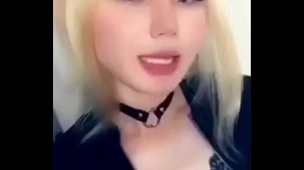 XXX Blond s. slut gagging on a huge dildo (someone knows her name friske videoer