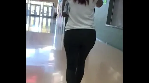 XXX Thicc candid teacher walking around school sveže videoposnetke