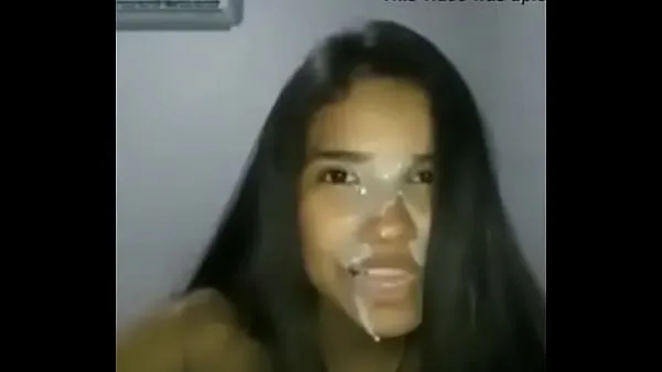 XXX Young girl taking milk in the deputy's face Video baru