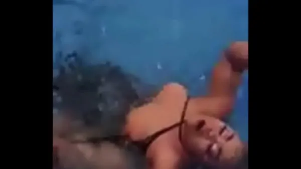 XXX Lesbians got in a pool lekki Lagos Nigeria 신선한 동영상