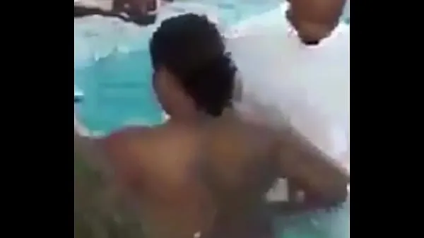 XXX Pastor suck and fuck in a pool ferske videoer