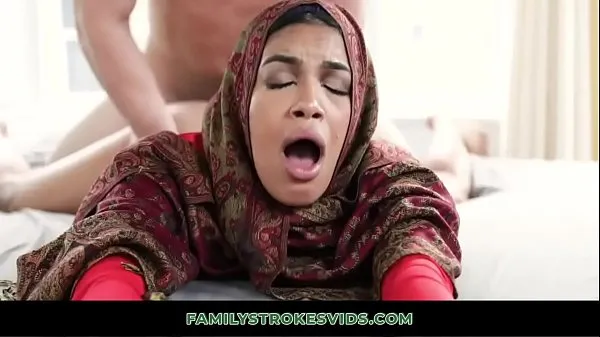 XXX faz sexo com meio-irmão em seu hijab novos vídeos