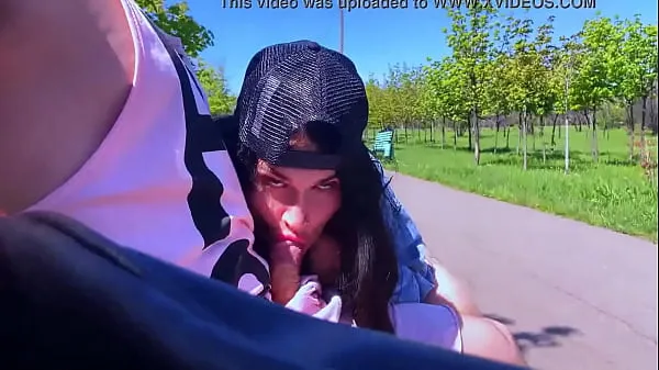 XXX Blowjob challenge in public to a stranger, the guy thought it was prank sveže videoposnetke