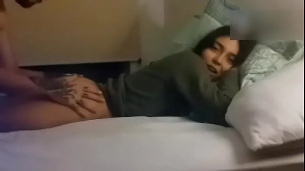 XXX BLOWJOB UNDER THE SHEETS - TEEN ANAL DOGGYSTYLE SEX ताजा वीडियो