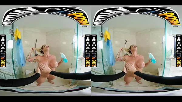 XXX Busty Blonde MILF Robbin Banx Seduces Step Son In Shower مقاطع فيديو جديدة