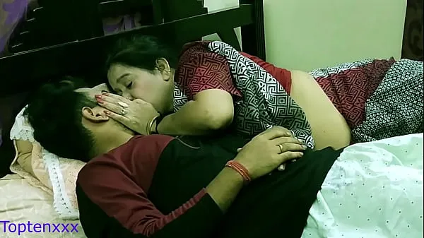XXX Indian Bengali Milf stepmom teaching her stepson how to sex with girlfriend!! With clear dirty audio sveže videoposnetke