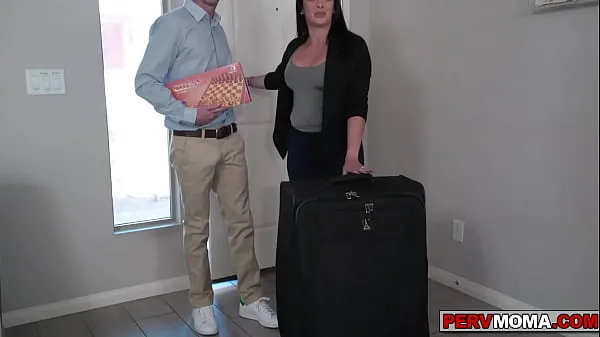 XXX Stepson getting a boner and his stepmom helps him out nuovi video