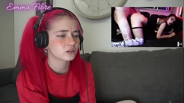 XXX Petite teen reacting to Amateur Porn - Emma Fiore Video segar