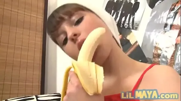 XXX Teen food fetish slut fucks banana - Lil Maya yeni Videolar