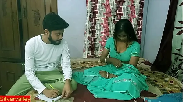XXX 그녀의 특별한 학생에게 로맨스와 섹스를 가르치는 인도의 섹시한 부인! 힌디어 목소리로 신선한 동영상