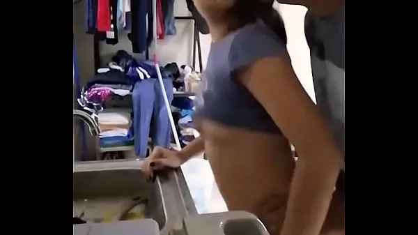 XXX Cute amateur Mexican girl is fucked while doing the dishes φρέσκα βίντεο