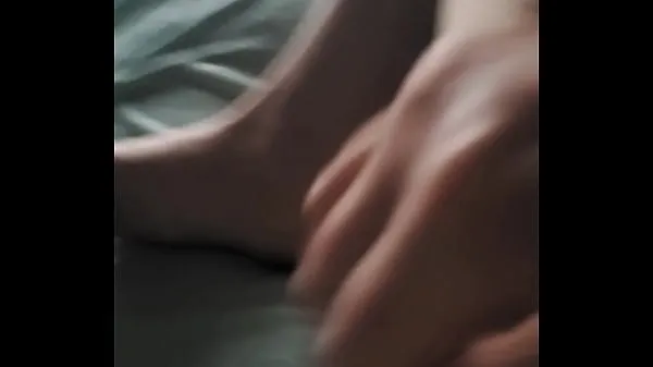 XXX Fingering this tight Little pussy新鲜视频