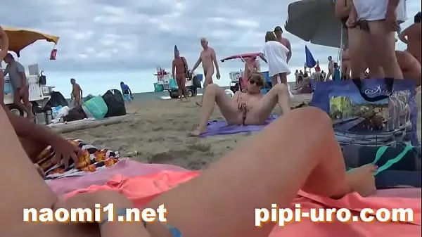 XXX girl masturbate on beach Video segar