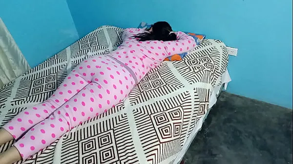 XXX Sleepover with my stepdaughter: I take advantage of her when she's resting and luckily she didn't feel when I put my fingers in her and pulled down her underwear to put my whole cock in her čerstvé Videa