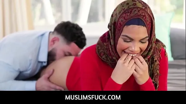 XXX MuslimsFuck - Arab Stepsister In Hijab Gets Prepared For Arranged Marriage- Maya Farrell ताजा वीडियो
