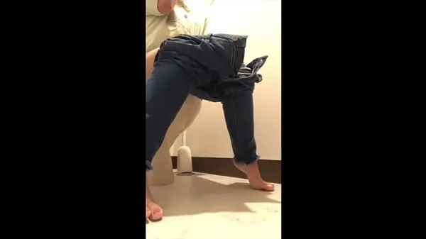 XXX Love juice is sticky on the back of pants. Masturbation of a pretty woman مقاطع فيديو جديدة