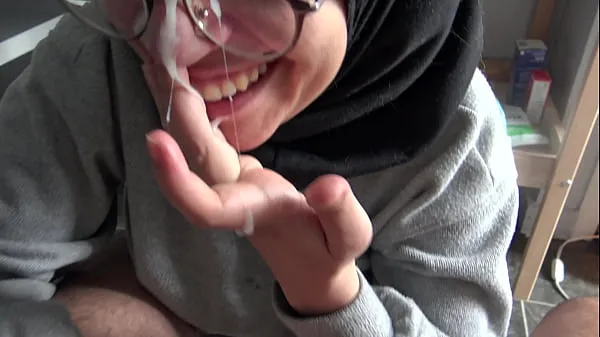 XXX A Muslim girl is disturbed when she sees her teachers big French cock friss videók