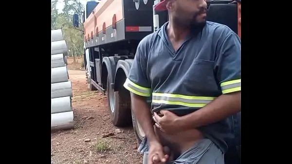XXX Worker Masturbating on Construction Site Hidden Behind the Company Truck Video segar