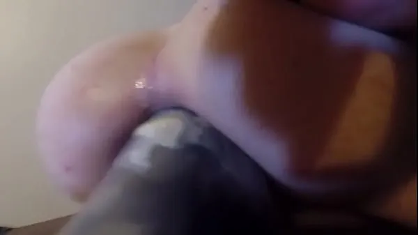 XXX girlfriend inserting huge anal dildo friss videók