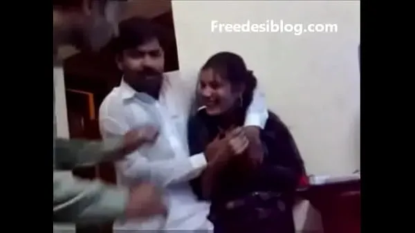XXX Pakistani Desi girl and boy enjoy in hostel room φρέσκα βίντεο